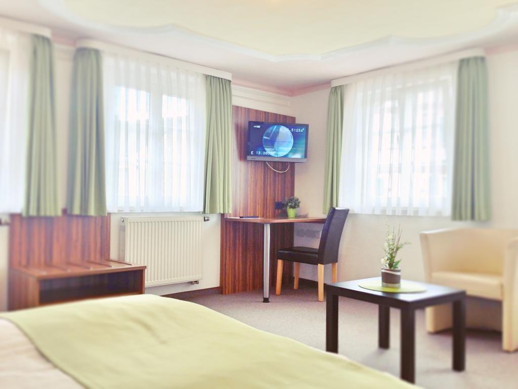 Hotel Garni Goldene Traube Bad Windsheim Rum bild